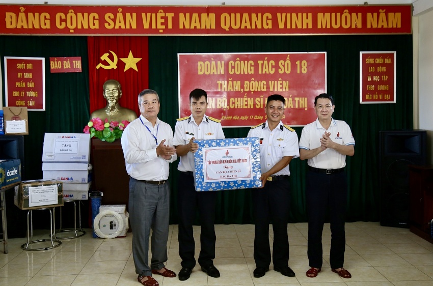 Tập đoàn Dầu khí Việt Nam thăm, động viên cán bộ chiến sĩ, người dân tại huyện đảo Trường Sa và Nhà giàn DK1/9 – Ba Kè